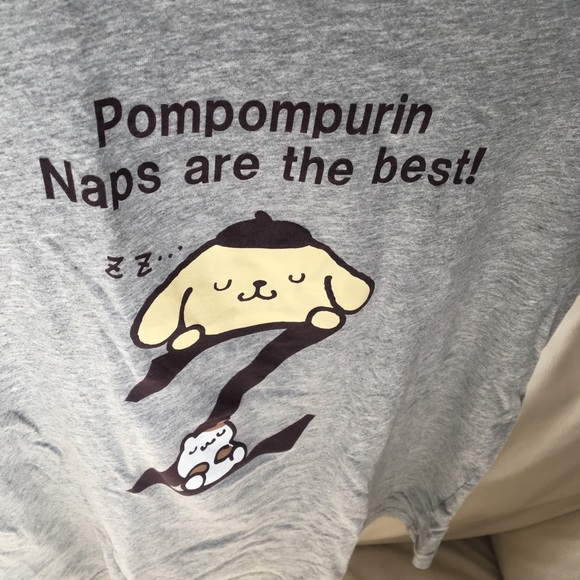 Uniqlo Pompompurin Gray UT graphic T-shirt - Picture 3 of 5
